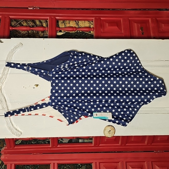 Outdoor Oasis Red, White & Blue Stars & Stripes One-piece Swimwear OX 14W - Picture 2 of 4
